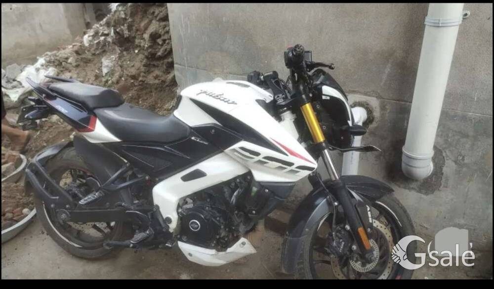 bajaj ns200