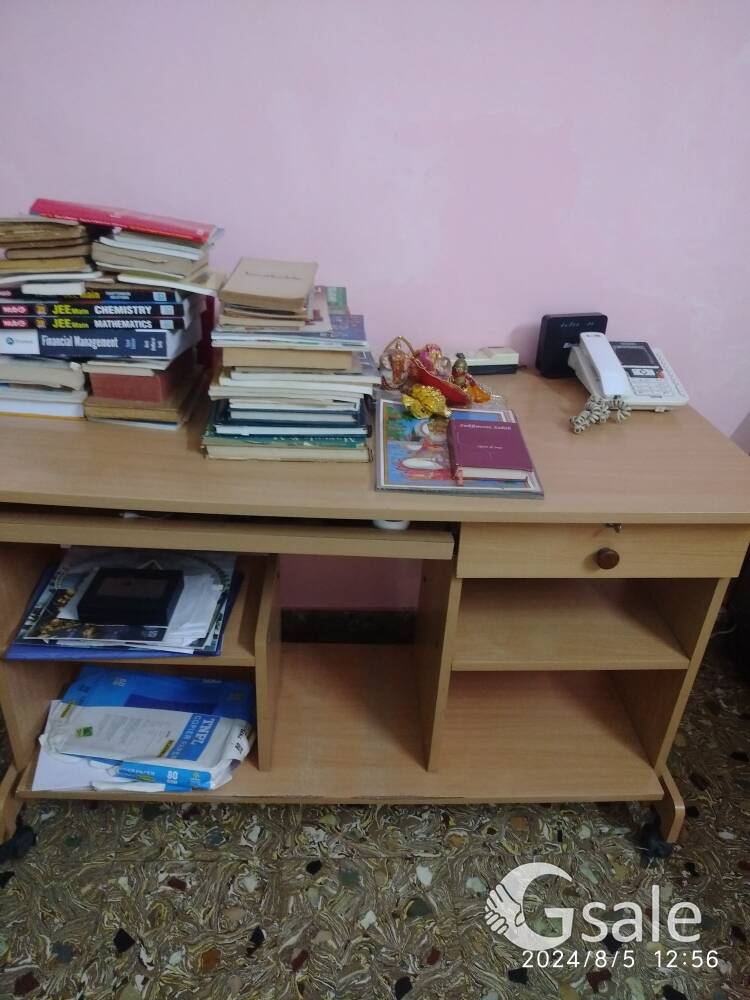 Computer table 