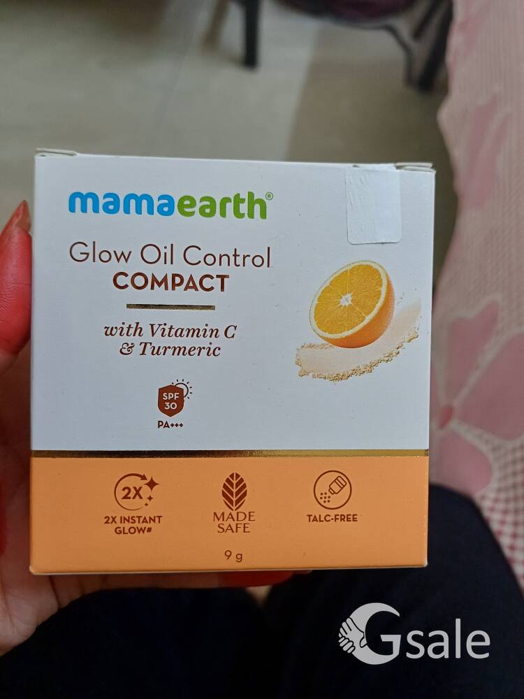 Mama earth Glow oil Control Compact 