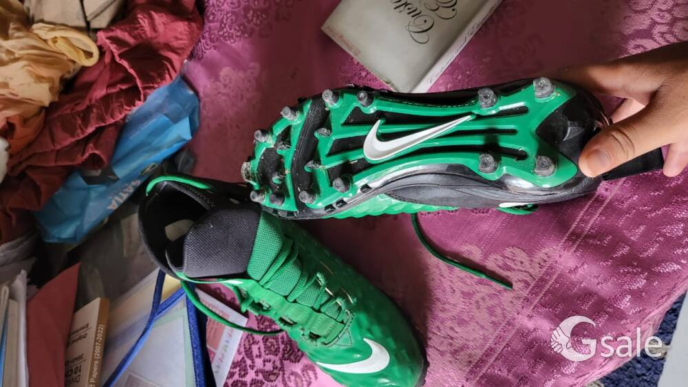 brand new nike force 10 savage varsity ( football cleats ) 