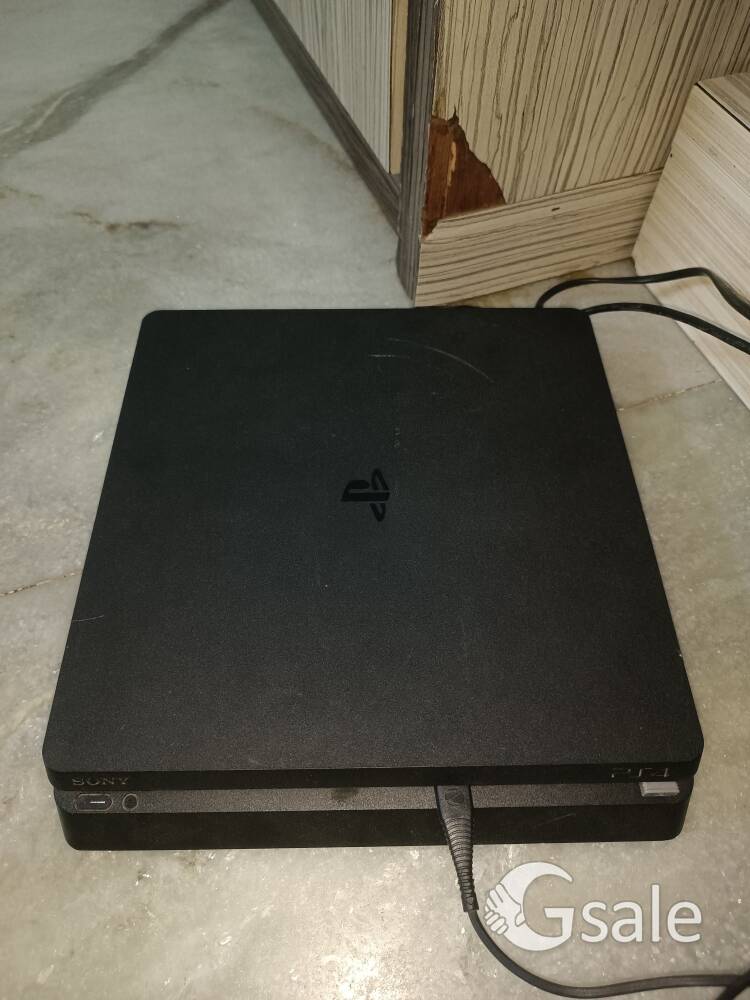 PS4 slim 1tb