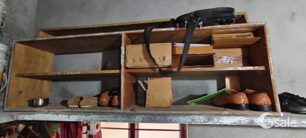 table for top to put something 