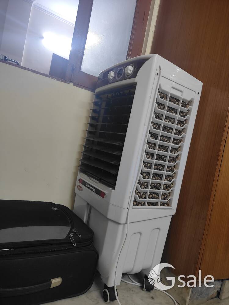45 liter cooler and 2 , 4by 6 gade or rajai