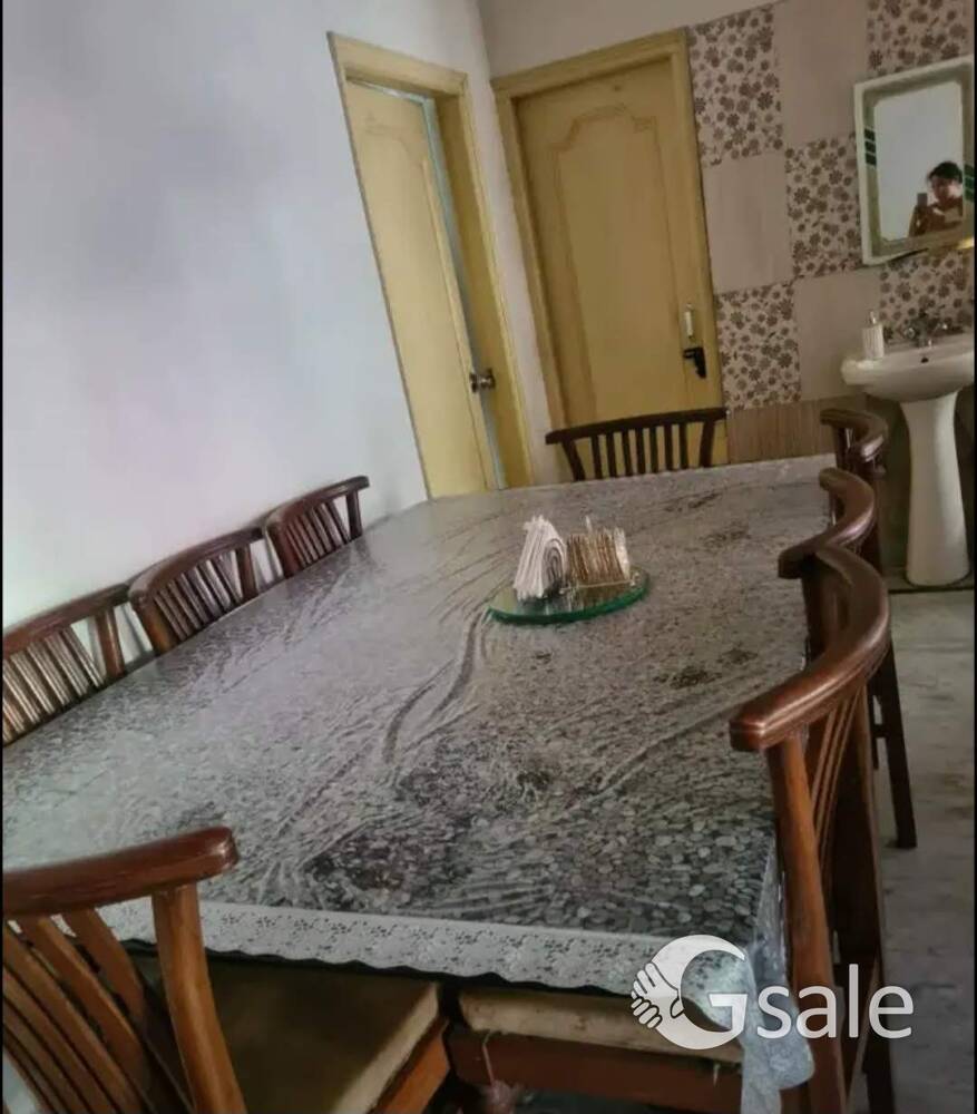 Dining Table with 8 chairs
