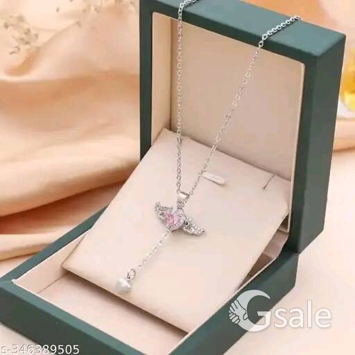 locket women