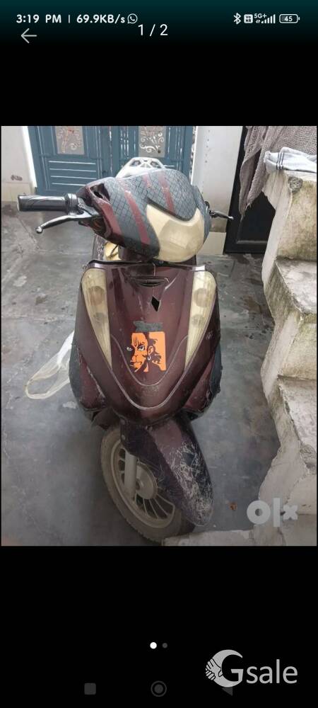 electronic scooty h Bina baatry k h battry aapko dalwani pdegi kisi ko cahiye to bolo 