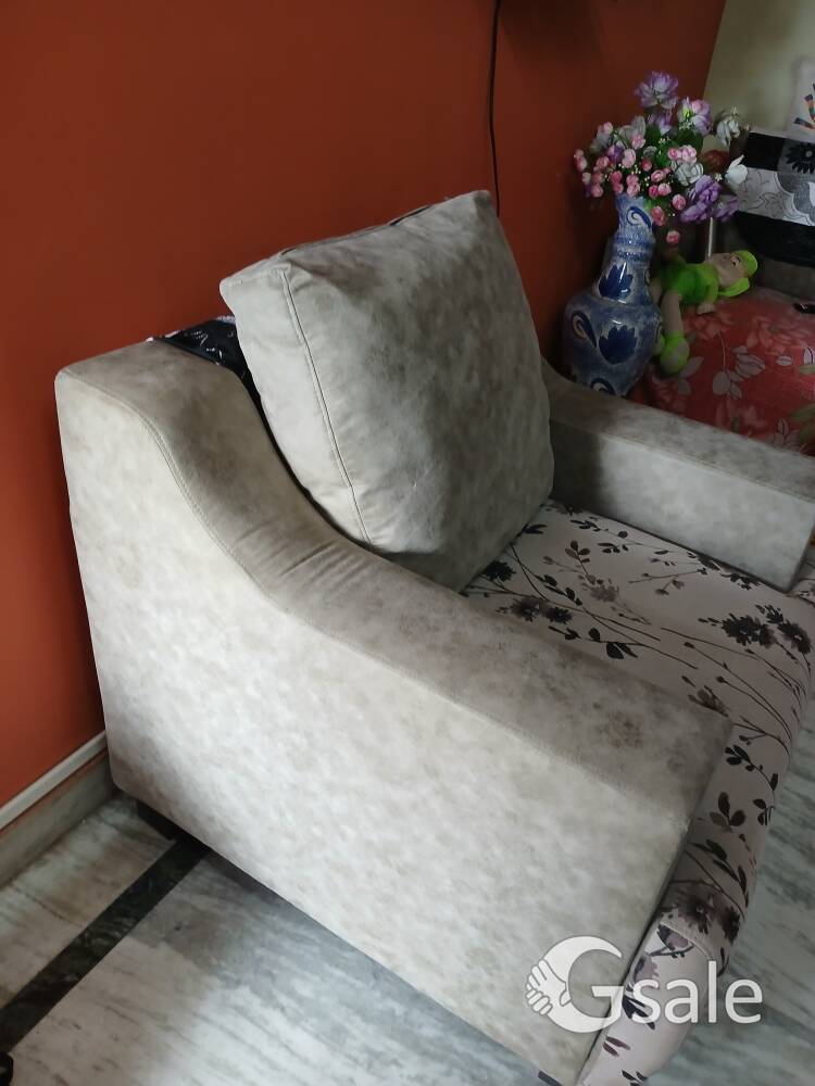 1 seater stylish good quality sofa