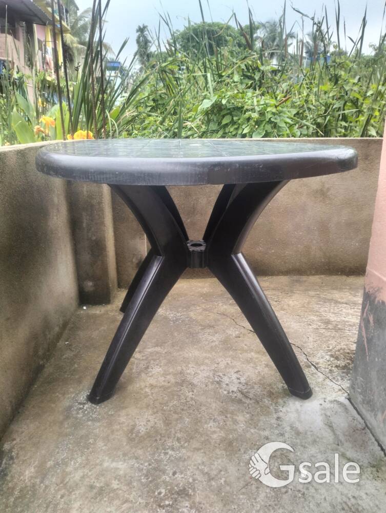 Suprime Circle Table And 3 Piece Chair Location (Maheshtala, BATANAGAR)