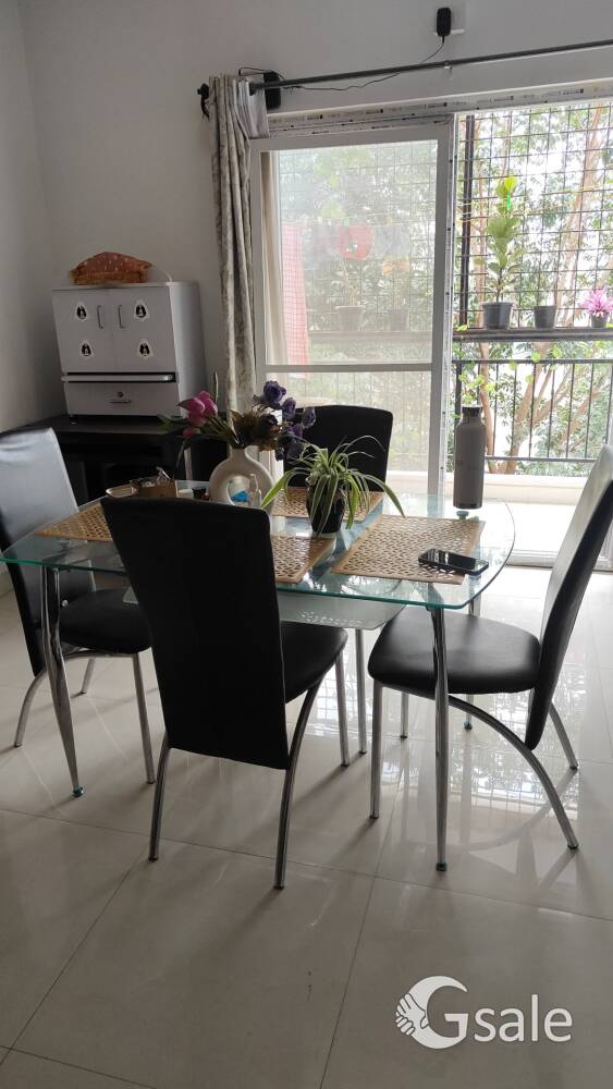 Dining table glassbof brand Royaloak
