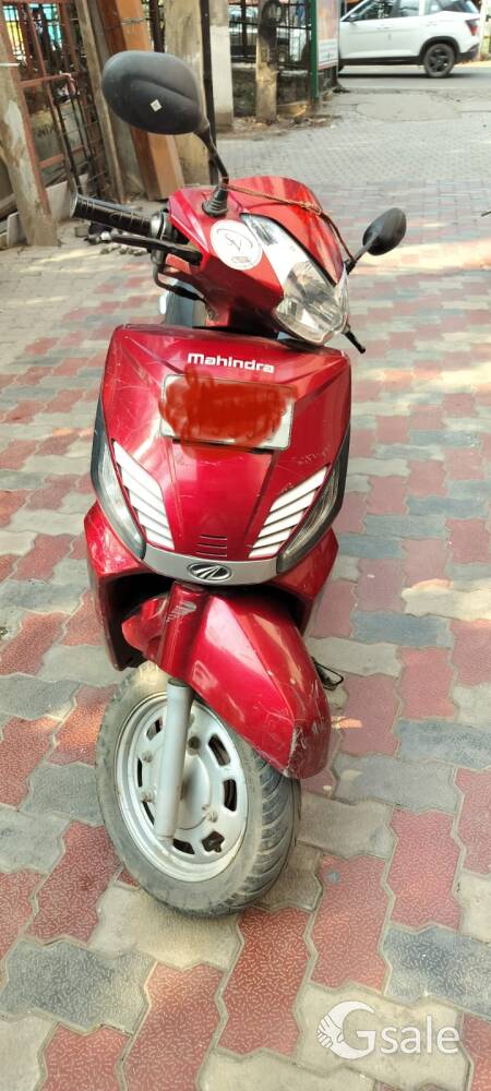 Scooty Gusto