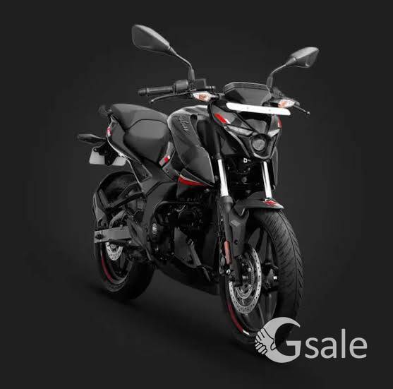 January 5 showroom bike 3500 km ( 1 year 1st class beema ..or abhi  2 sarvice hui h fully new condit