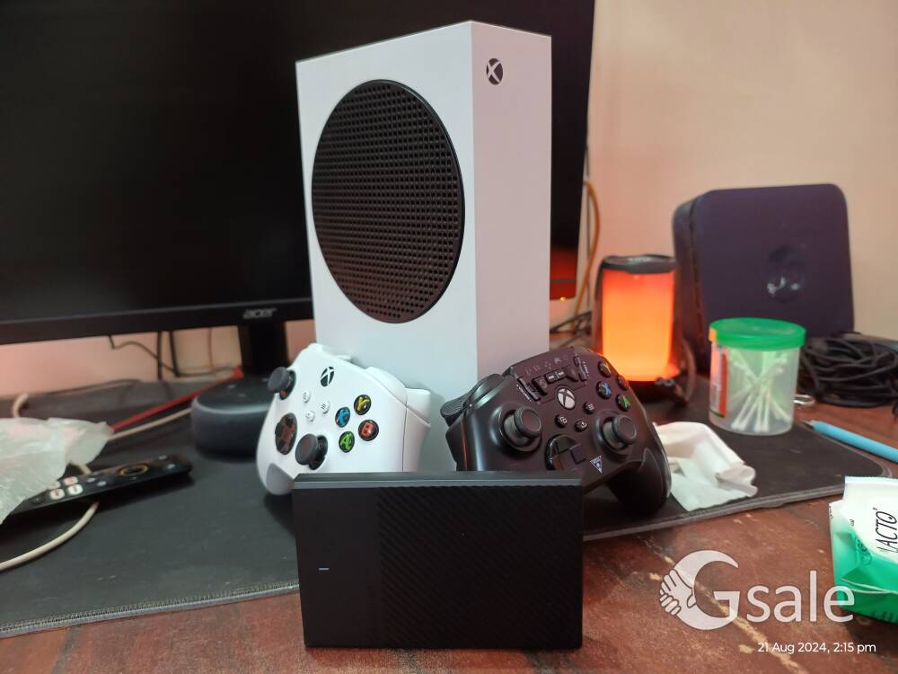 XBOX SERIES S WITH 2 CONTROLLERS AND EXTRA 500GB SSD