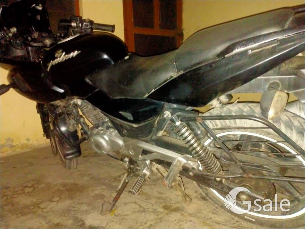 brand new pulsar220 model 2013 last rate40000 