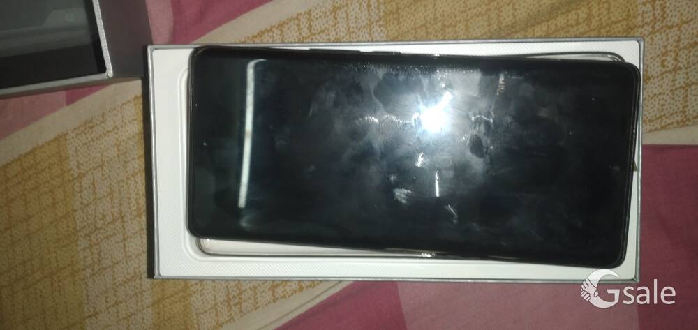 vivo v29e 5g light used 6month warranty box bill and charger available  