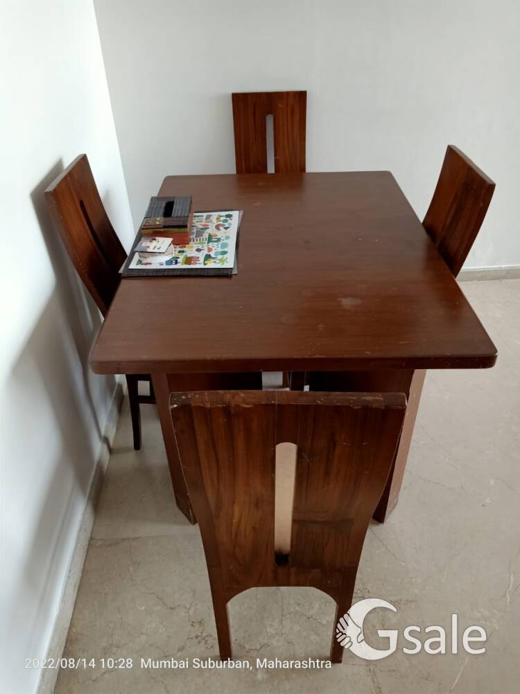 Dinning table for sale 