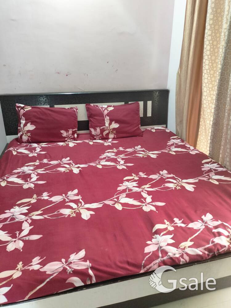 King size bed 