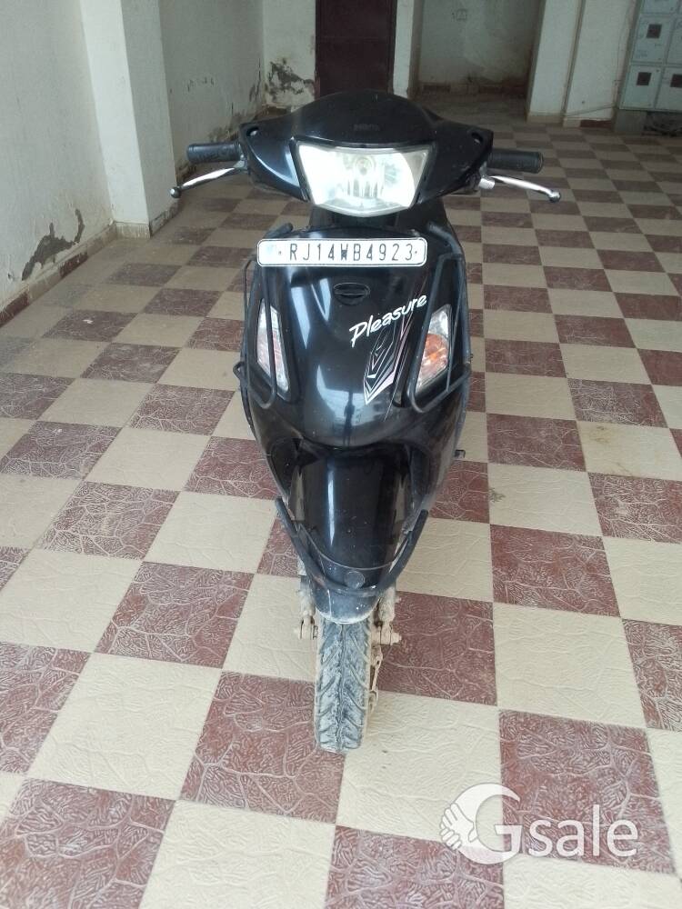 New condition pleasure scooty 