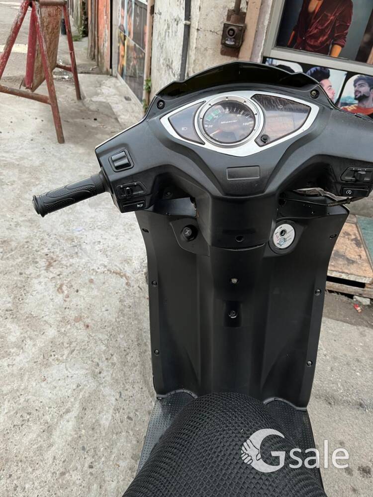 hero mestro 2015 modal 2 hand scooty 