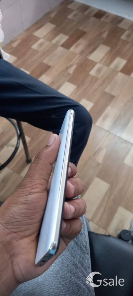 8gb +128 storage price 7500very good condition first hand mobile hai 12+mahine Chala Hua hai with bo