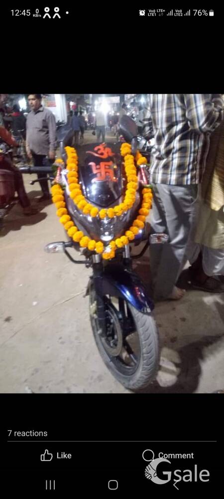 bajaj pulsar 220