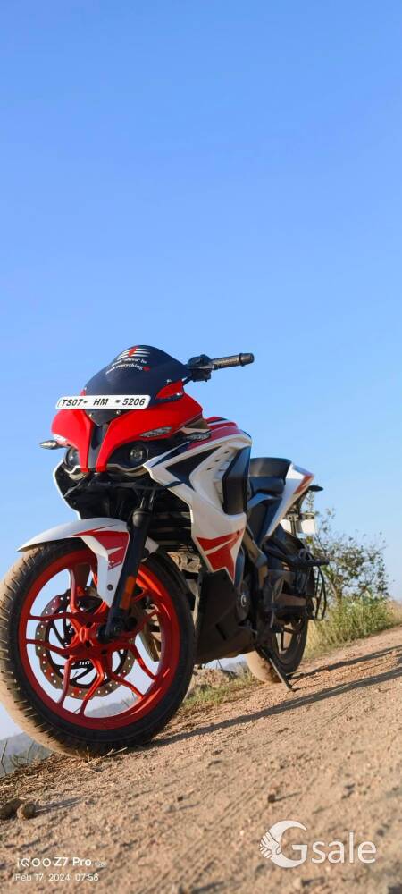 Bajaj Pulsar rs 200 good condition bike