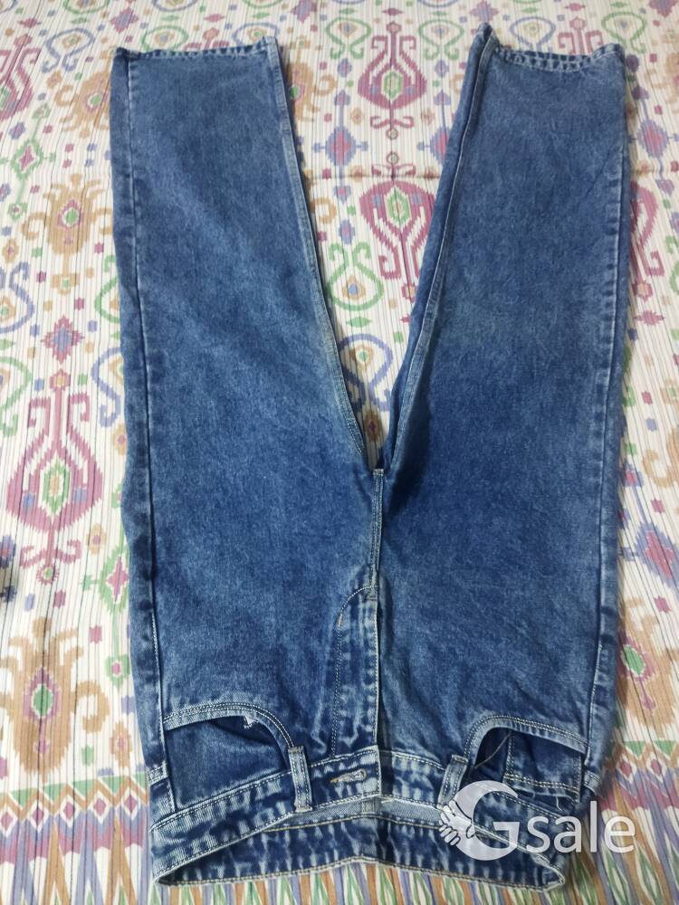 dark blue jeans 