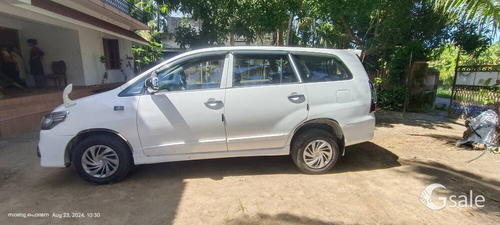 *Toyota Innova  G4 (Re)* Model 2015 kilometre175000 Second owner showroom service finance available 