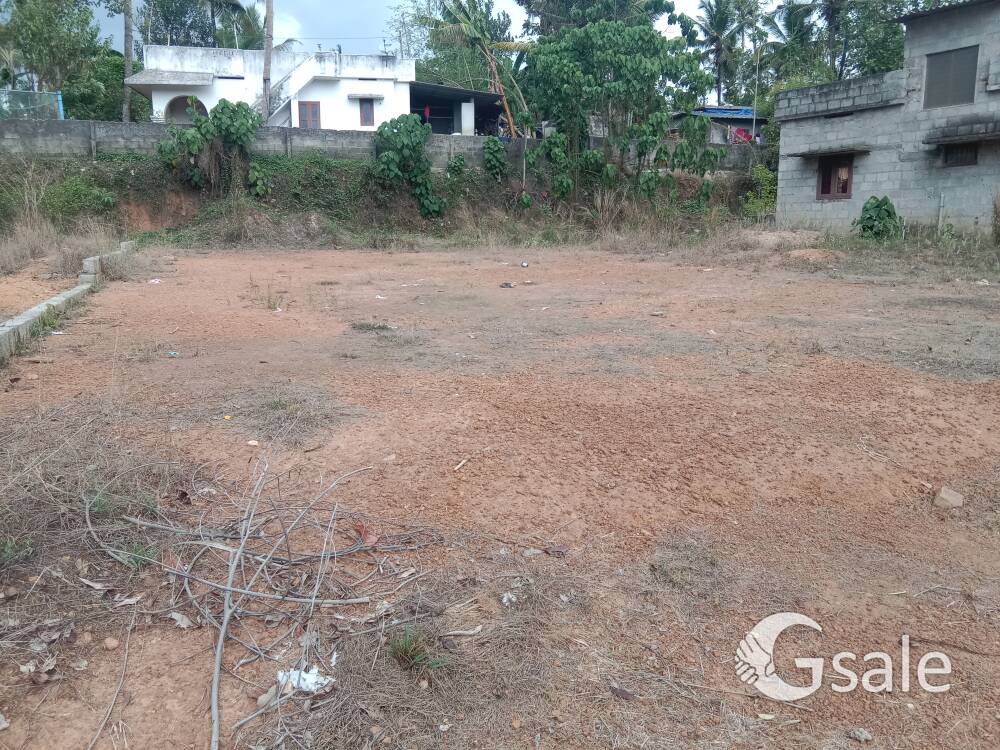 karette നിന്നും 1 കിലോ മീറ്റർ മാറി വസ്തു വില്പനക്ക് 