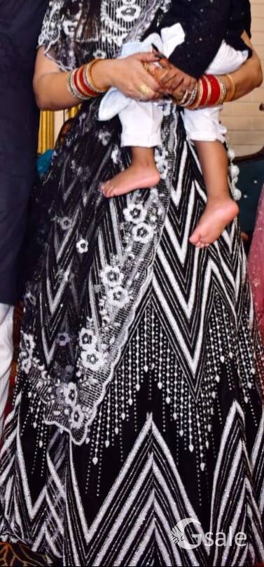 mai apna lehenga dena hai