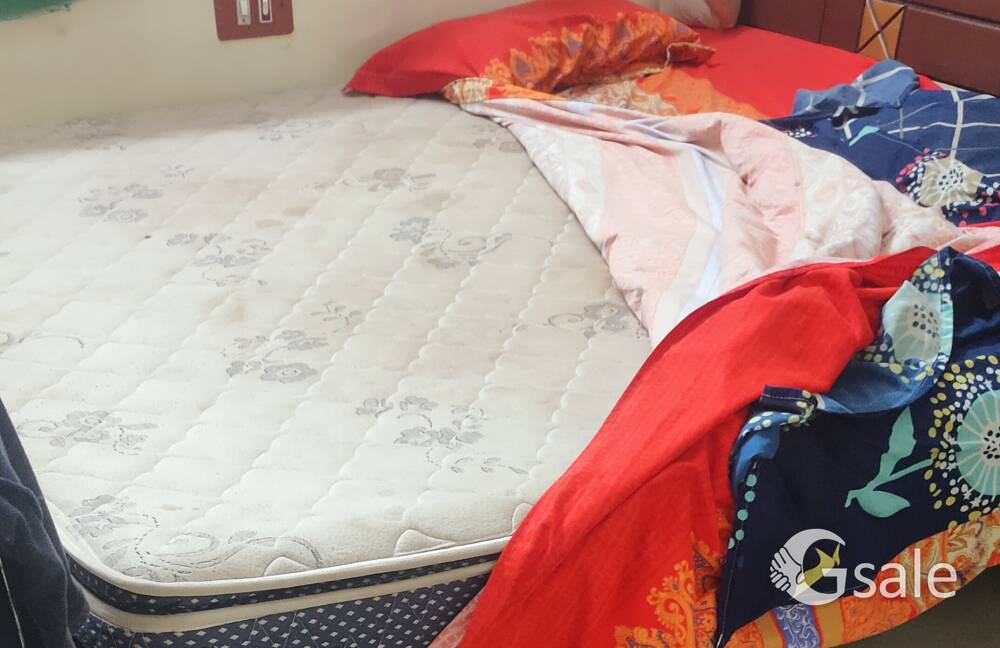 I want selling old king size mattress 