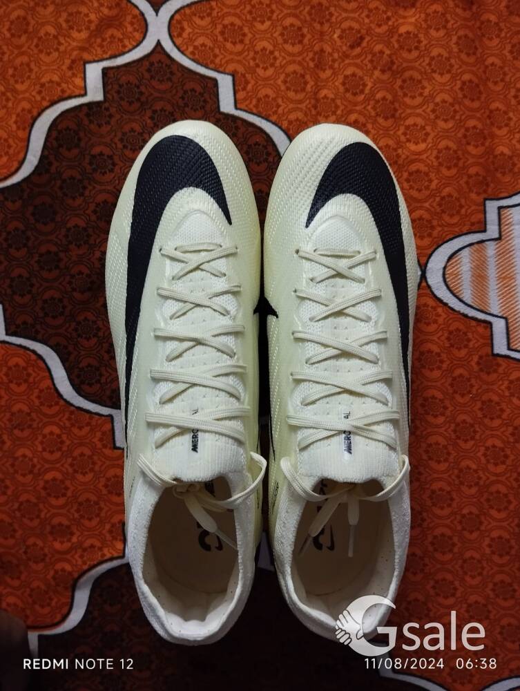 Nike football boots/shoes