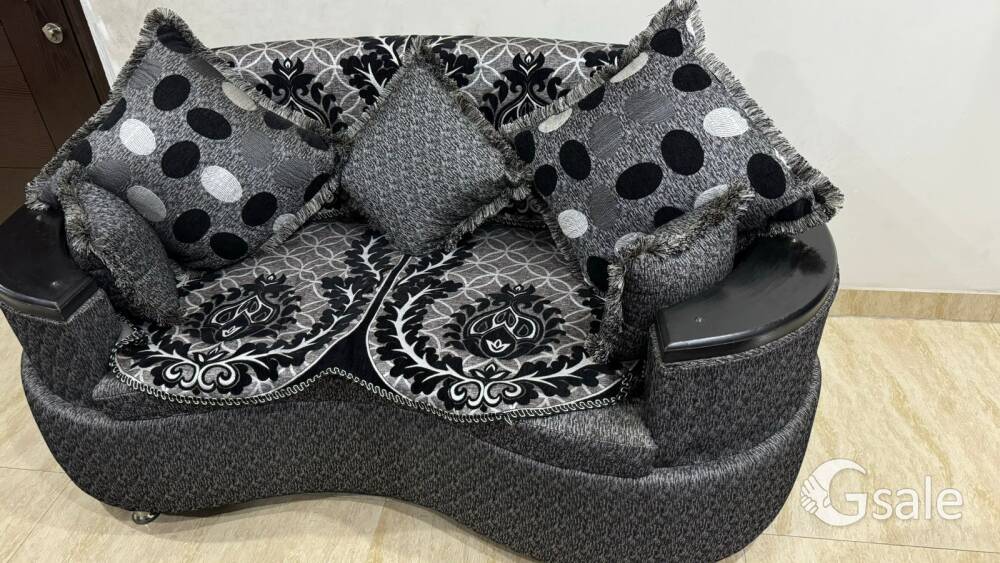 6 seater sofa in good condition for sale