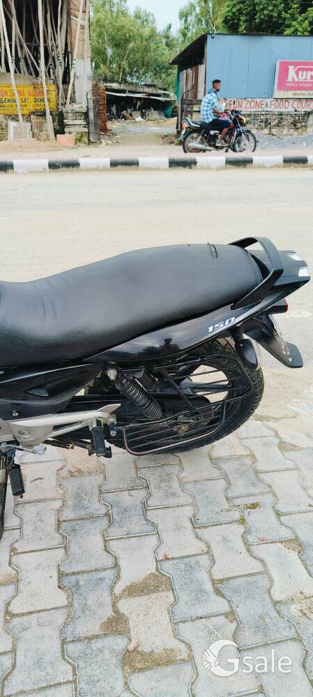 Mint condition complete bike 1st owner ek bhi Kami nahi hai