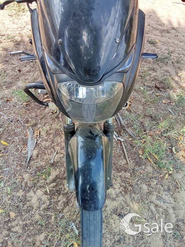 pulser 150