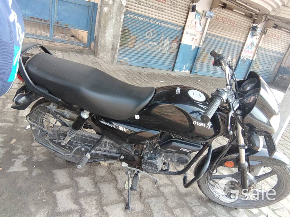 Good condition bike hero hf deluxe 2023 model 10500 km.