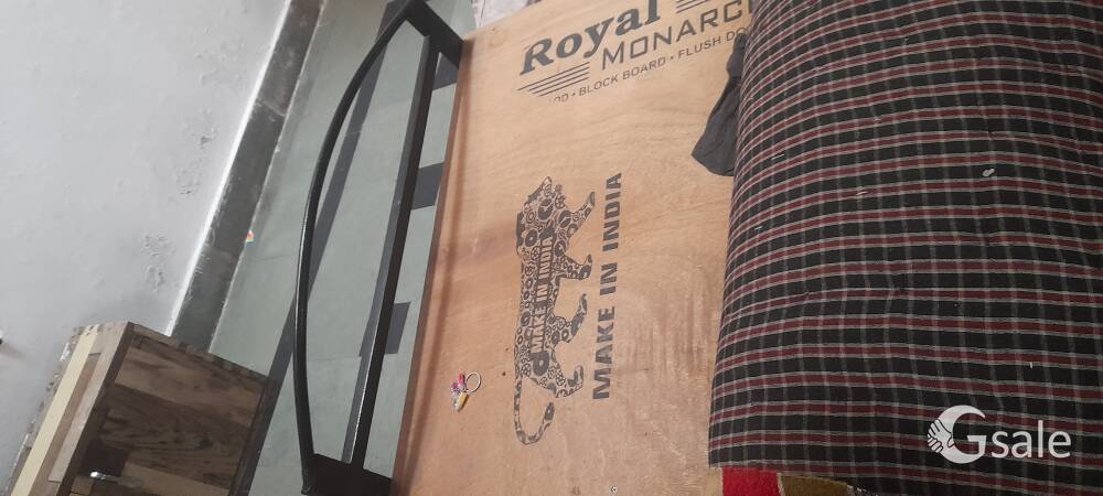 iron and wood bed 