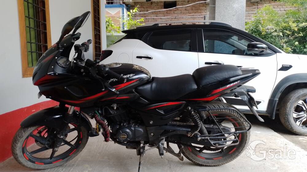 Bajaj pulsar 220
