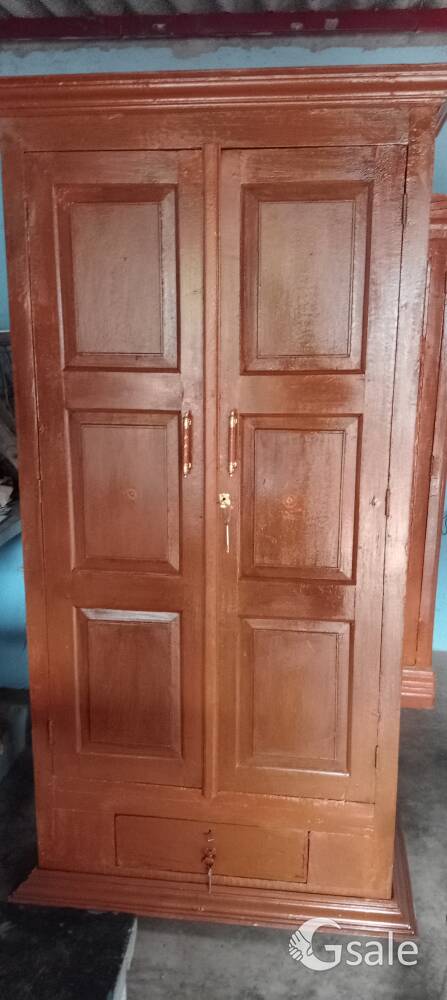  old wood brool very good condition 