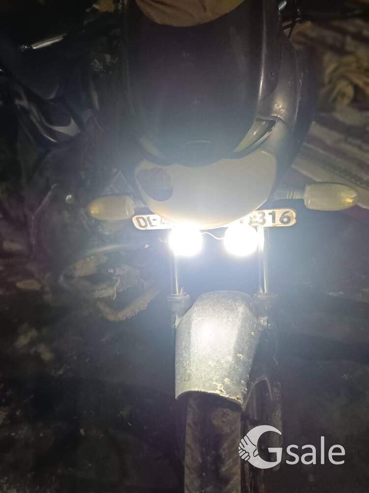 I Am sale emargency discover 100cc bike 