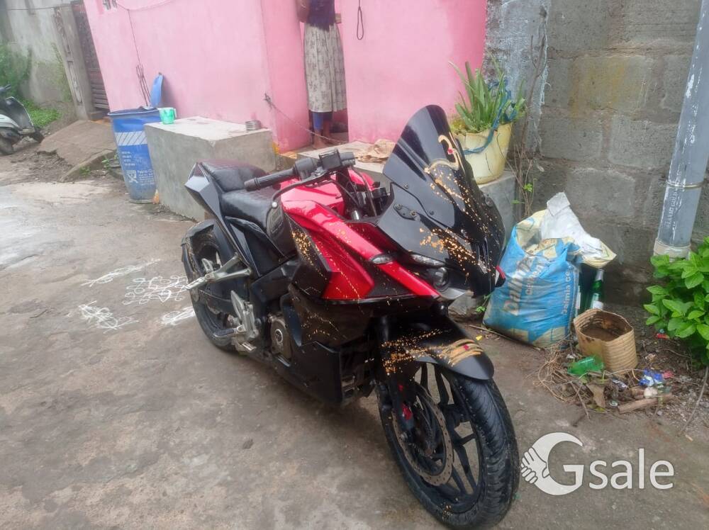 Bajaj  RS 200