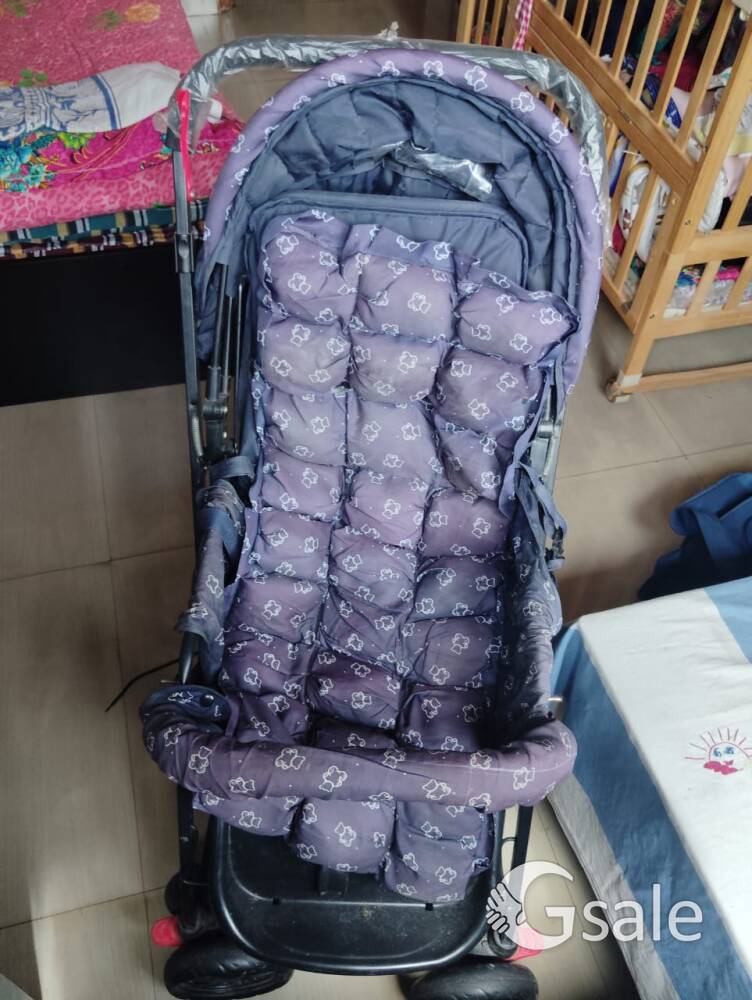 *Free free * Babyhug cocoon stroller 