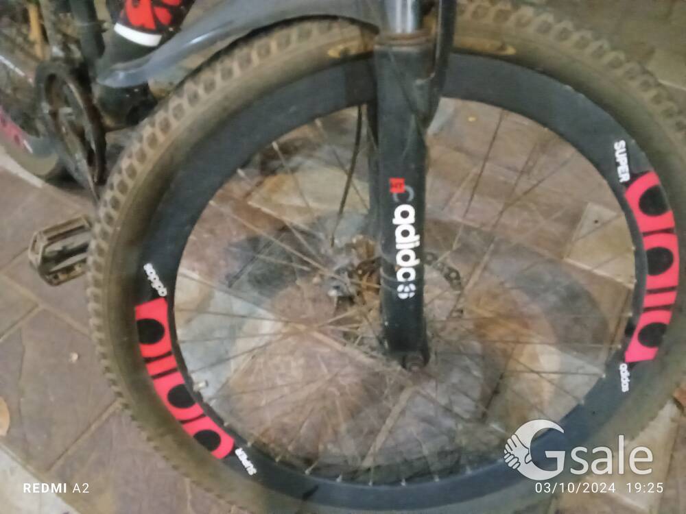 Adidas cycles  no complents