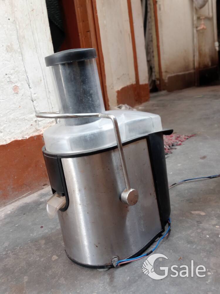 electronic fruit juicer