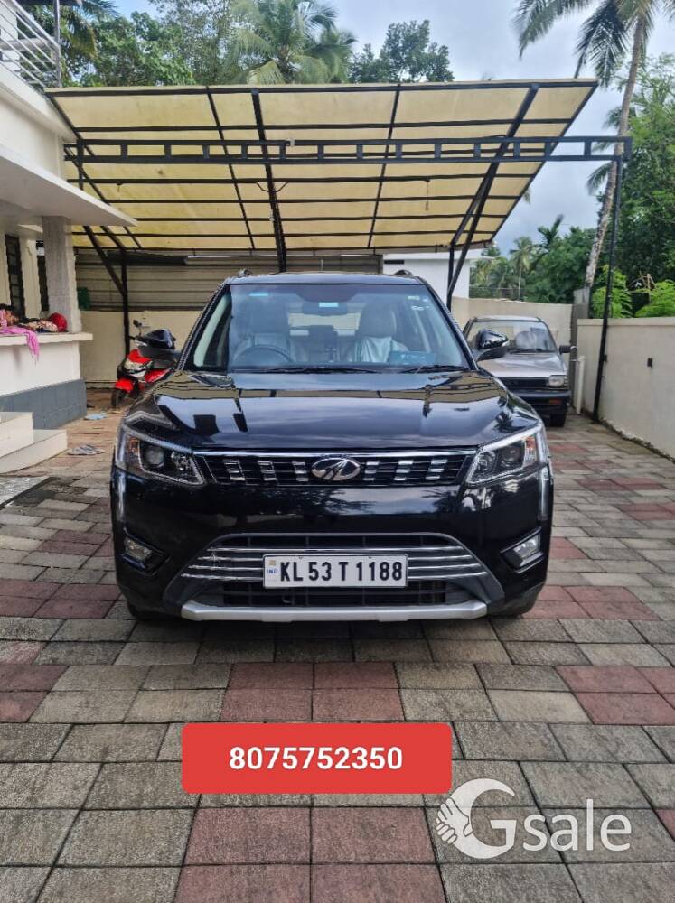 XUV 300 W8 FULL OPTION,SUN ROOF, CLEAN AND NEET 