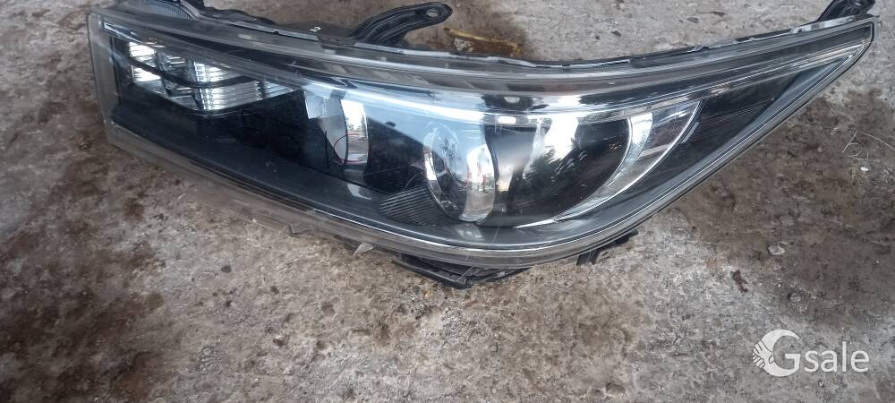 Toyota crista Head light 