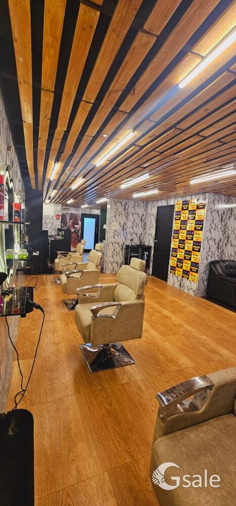 unique signature saloon 