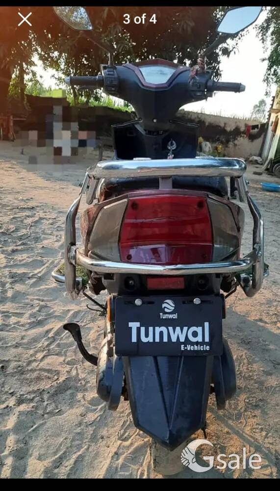 Electric scooty 