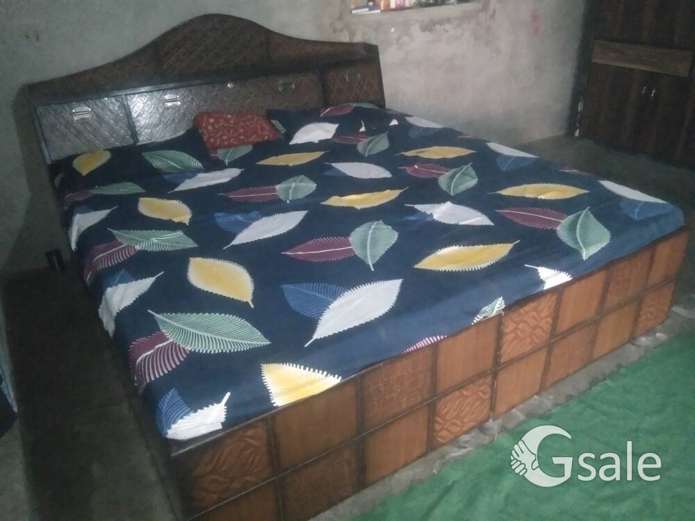 box bed good condition with gadde 