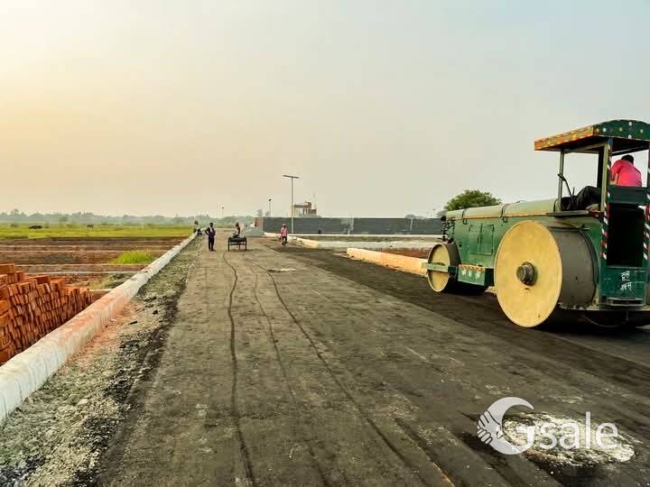  Lucknow city mein plot Kharde Jail Road Pe Khujli market Ke paas mein Hole Highway Se laga plot