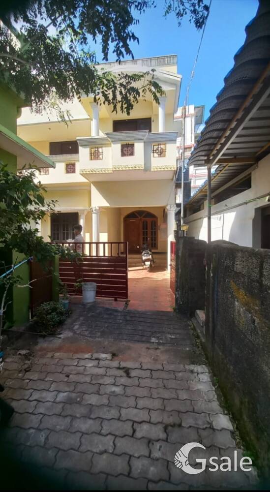 நாகர்கோவில், குறிச்சடி சந்திப்பில் வீடு மற்றும் மனை விற்பனைக்கு உள்ளது